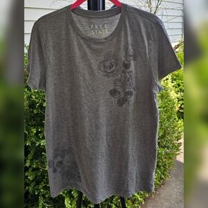Free State Gray Soft Short Sleeve Tee Casual Essential with Rose Graphics
